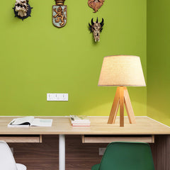Modern and simple three-pronged table lamp